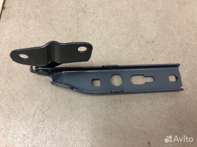 Петля капота передняя правая Audi Q3 8U0823302 Петля капота передняя правая Audi Q3 8U0823302
