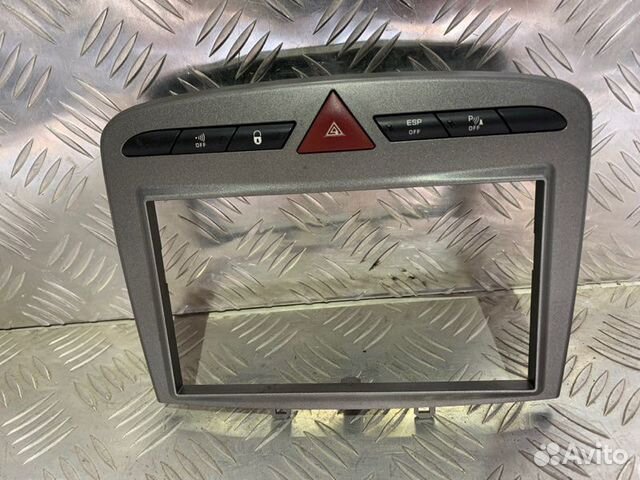 Кнопка многофункциональная Peugeot 308 1.6 2010