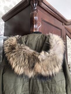Стильная парка с отделкой из натурального меха