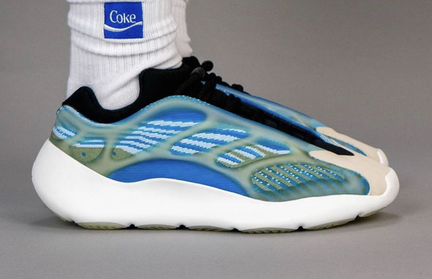 Adidas Yeezy 700 V3 Arzareth, 13 US