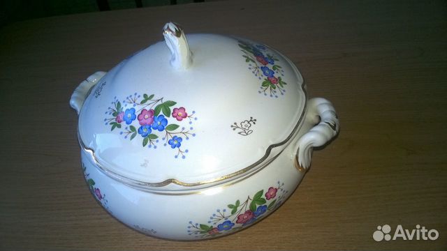 Фарфоровая супница (окрошечница)