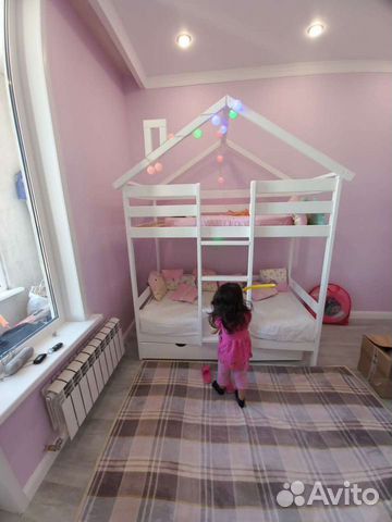 Двухъярусная кровать домик