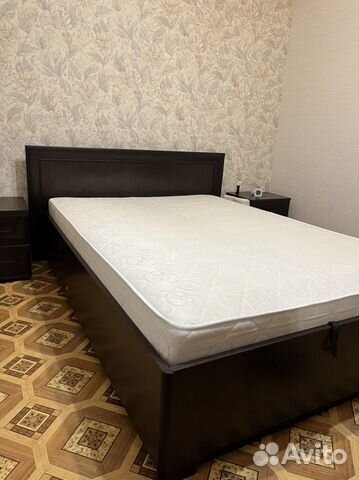 Кровать двухспальная с матрасом 140 на 200