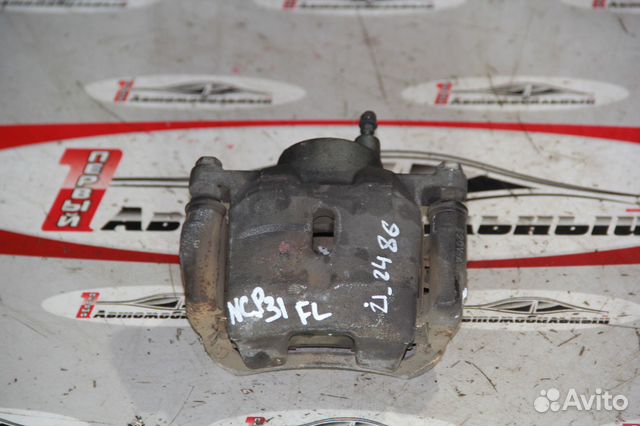 Суппорт перед лево c Toyota Funcargo NCP20 2NZ-FE