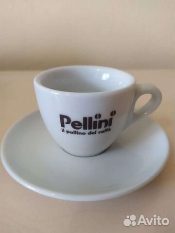 Кофейные чашки с блюдцами