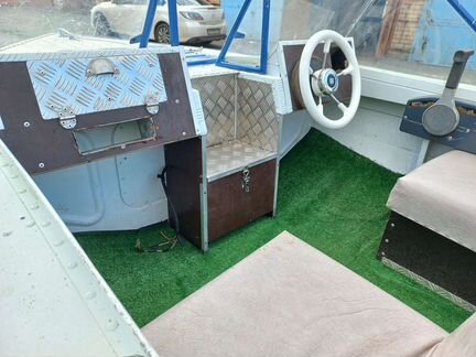 Лодка с мотором