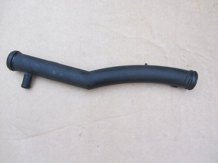 Патрубок системы охлаждения Фольксваген Поло седан