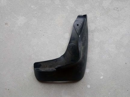 Брызговик Mitsubishi galant 8 правый передний