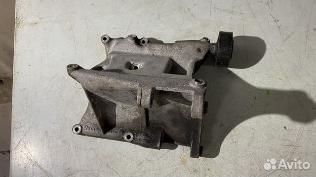 Кронштейн двигателя Mercedes Benz W208 M111