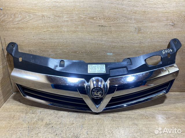 Решетка радиатора Opel Astra H рест Арт. 130327