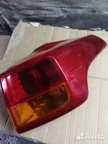 Задний правый наружный фонарь на Тойоту Раф4