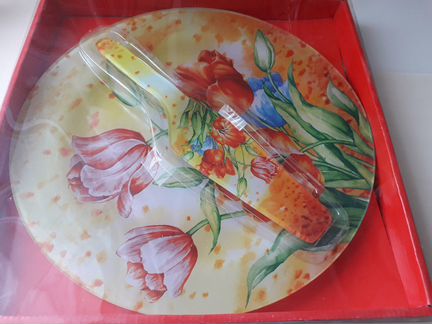 Блюдо с лопаткой для торта или пиццы