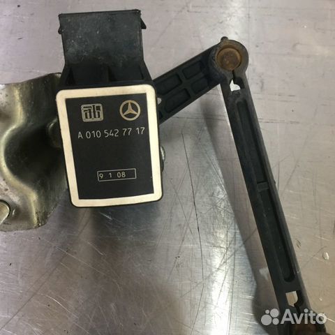 Датчик положения уровня кузова А0105427717 Е211