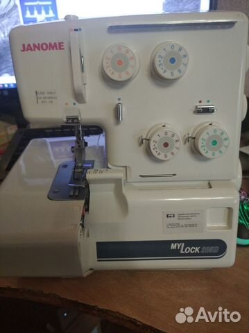 Продам оверлок Janome 205D