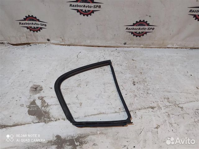 Уплотнитель стекла Nissan Skyline V36