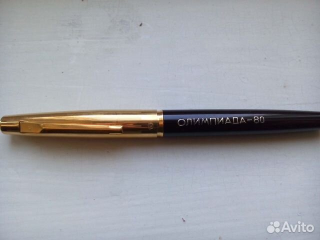 Ручка с золотым пером 