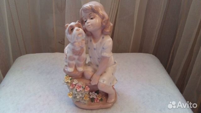 Статуэтка Девочка с собакой (фарфоровая фигурка)