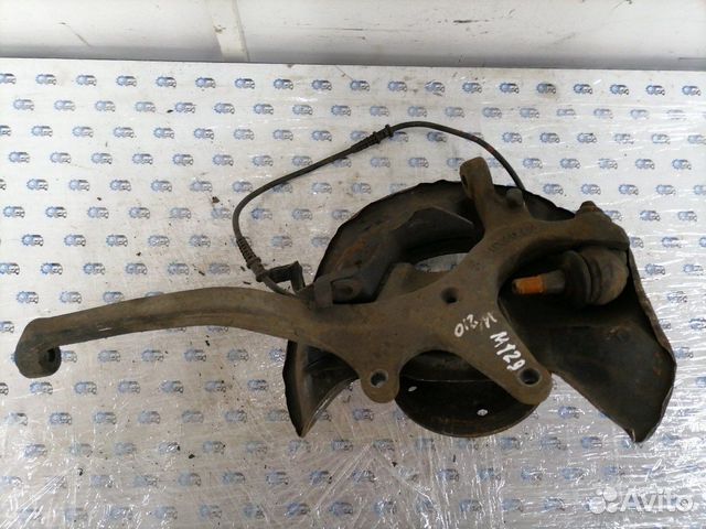 Кулак поворотный передний правый Mercedes W208 Clk