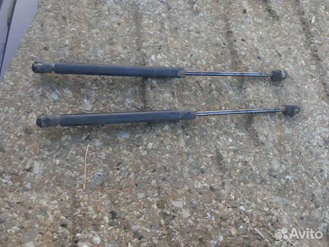 Амортизатор крышки багажника Рено Клио 2