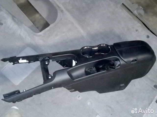 Подлокотник Форд Мустанг