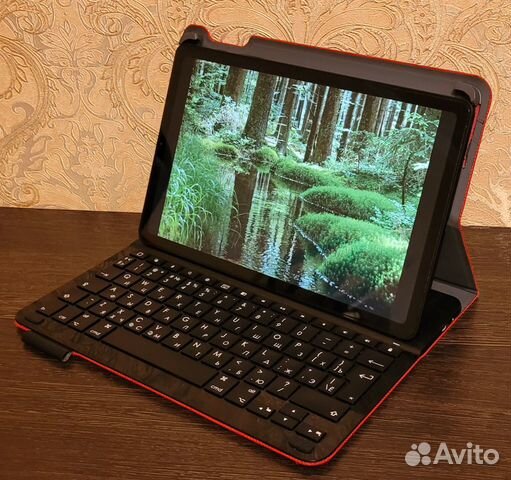 Чехлы с клавиатурой Logitech. Планшеты 9-10
