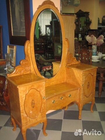 Антикварный дамский туалетный стол. 1920-е годы