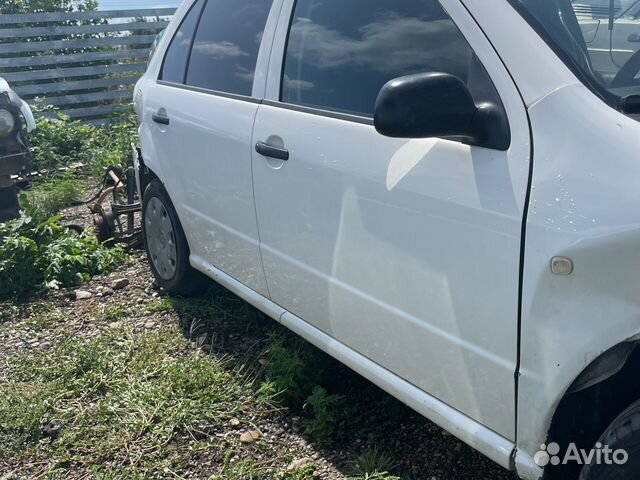 Дверь Skoda Fabia Левая правая передняя задняя