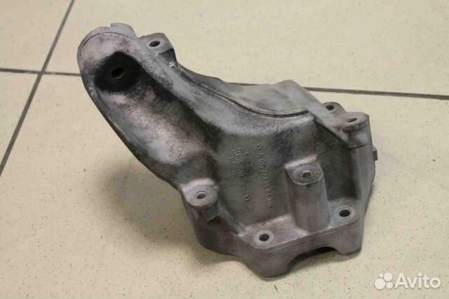 Кронштейн двигателя левый Mercedes W166 M-Klas