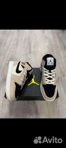 Кроссовки Nike air Jordan 1 mid + носки