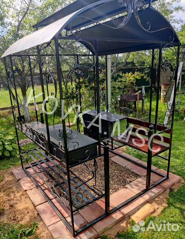 Мангал с крышей