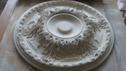 Розетка потолочная накладная гипсовая