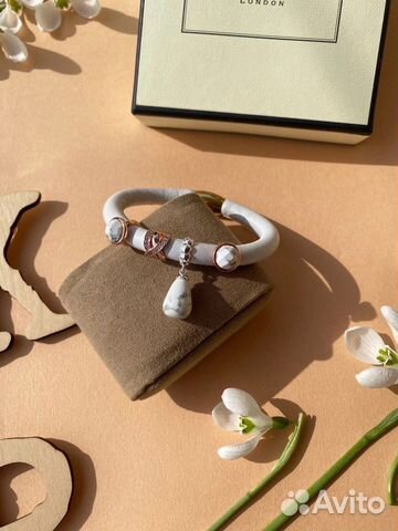 Браслет из натуральной кожи с шармами