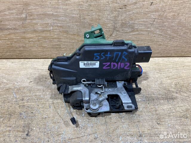 Замок передней правой двери VW Passat B5+ ZD102