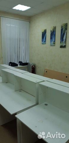 Стол офисный с полкой