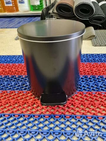 Мусорное ведро с педалью