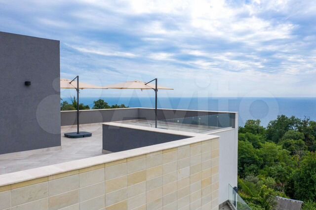 Дом 470 м² на участке 8 сот.