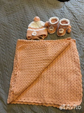 Набор плед + пинетки и шапочка