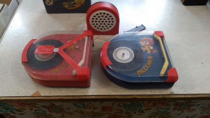 Проигрыватель винила Электроника и Песенка