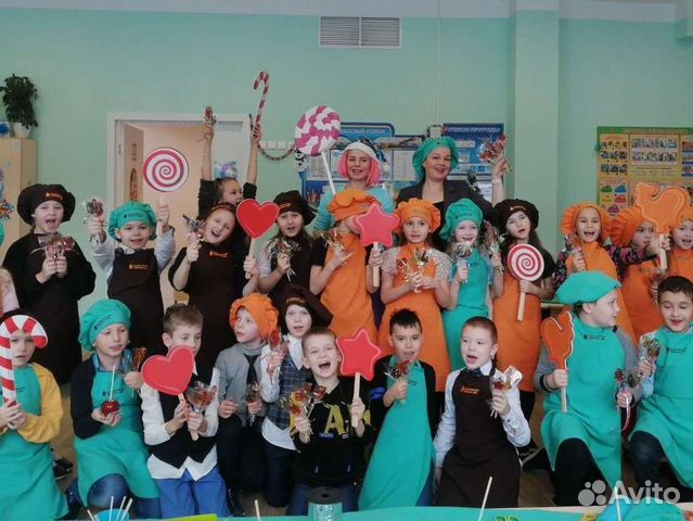 В школе карамельный Леденцовый праздник