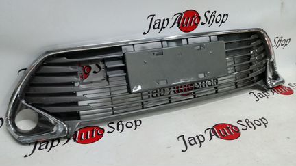 Решетка в передний бампер Toyota Camry 55
