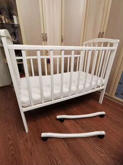 Кровать деревянная