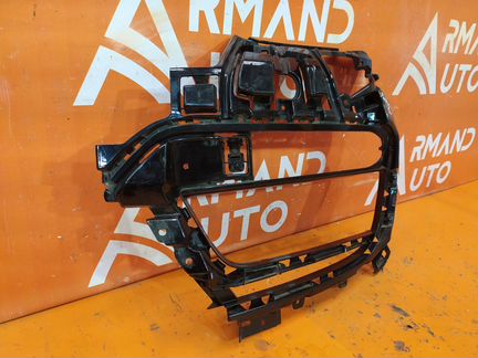 Кронштейн решетки бампера передний левый Porsche