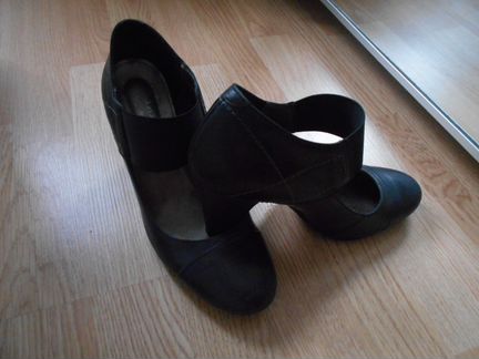 Черные кожаные туфли на каблуке Италия Oasis 39