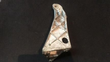 Лапа кронштейн двигателя правый M73 M73N BMW E38