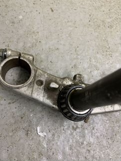 Suzuki GSF 750 нижняя траверса