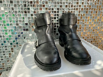 Осенние кожаные ботинки Zara