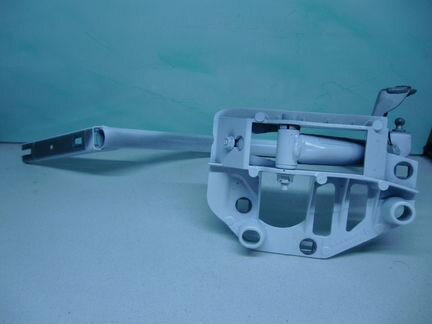 Петля крышки багажника Mercedes W205 C205