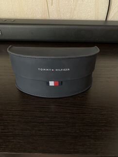 Очки Tommy Hilfiger