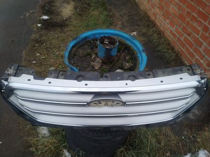 Решетка радиатора Форд Куга