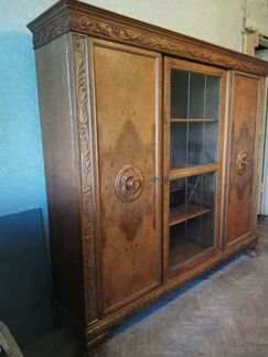 Книжный шкаф